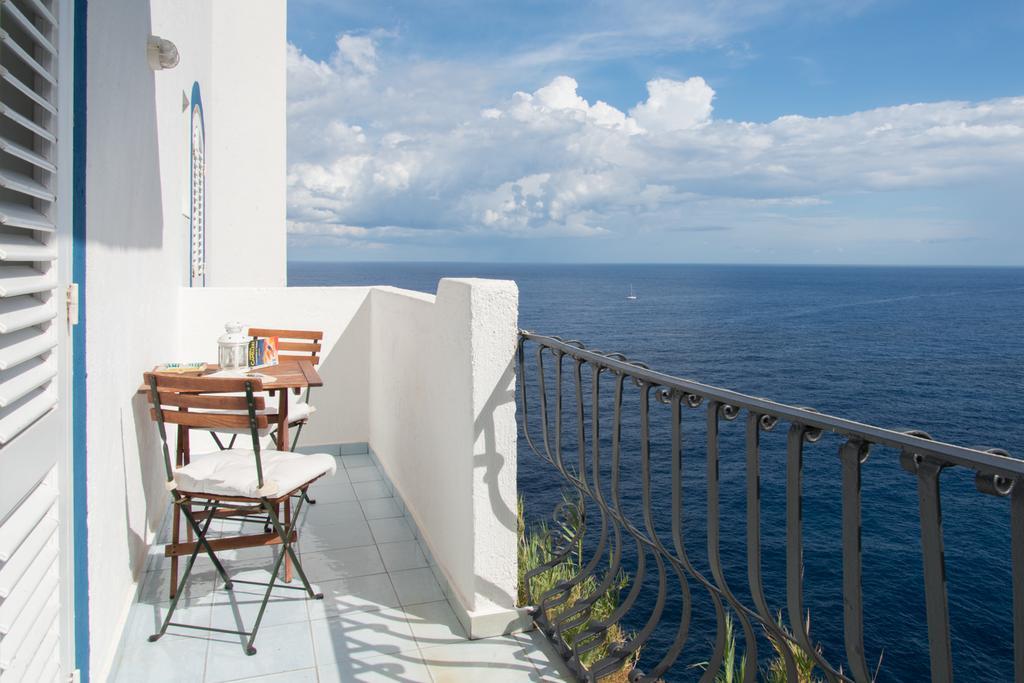 Punta Scario 3* Malfa (Salina)